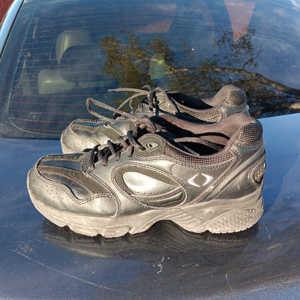 Black apex shoes size 11 pre-owned